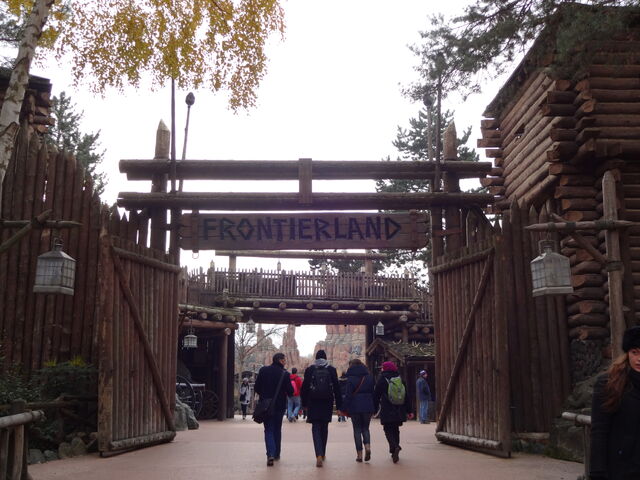 File:Frontierland of Disneyland Paris.jpg
