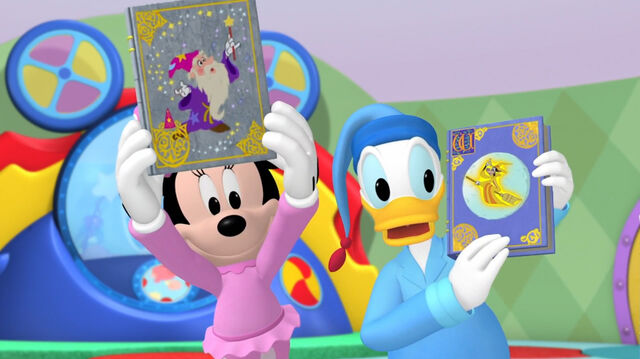 File:Minnie and donald story books.jpg