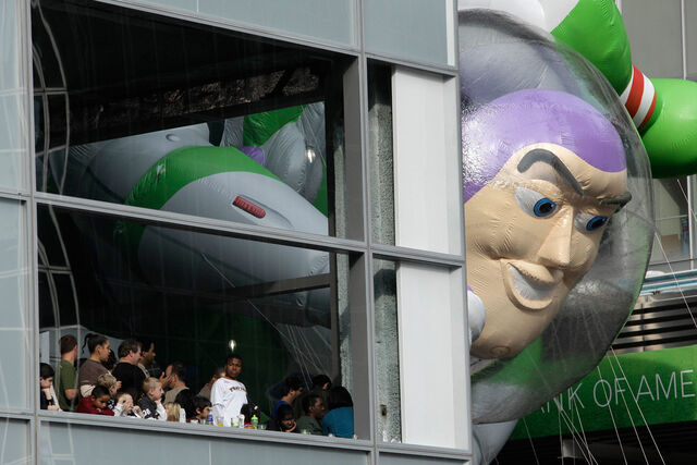 File:Buzz-Art-balloon-Macys.jpg