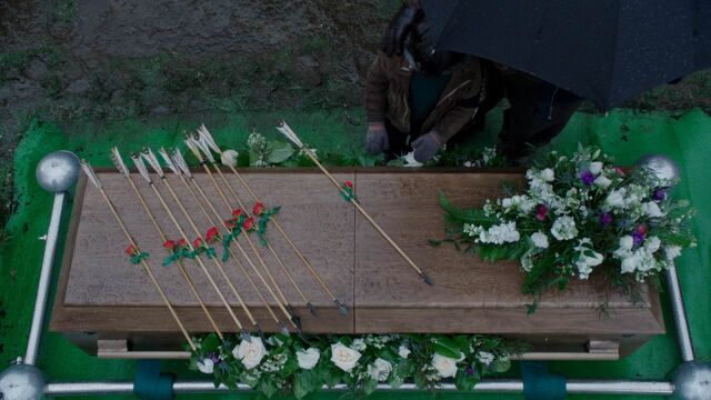 File:Once Upon a Time - 5x21 - Last Rites - Coffin.jpg