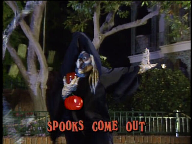 File:TheQueen'sWitchDisguiseatDisneyland.jpg