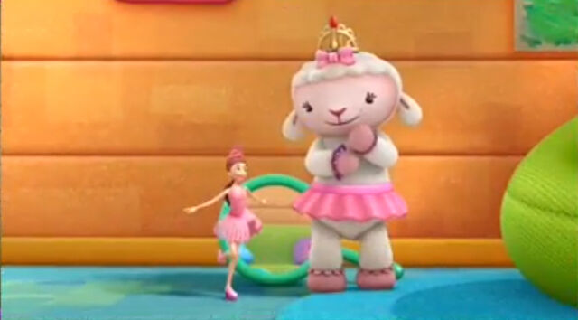 File:Lambie and dress up daisy3.jpg