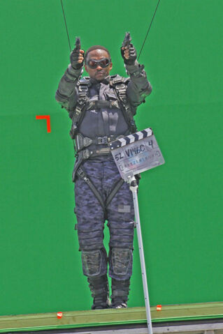 File:Anthonymackie-falcon-3.jpg