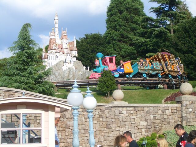 File:Casey Jr Paris.jpg