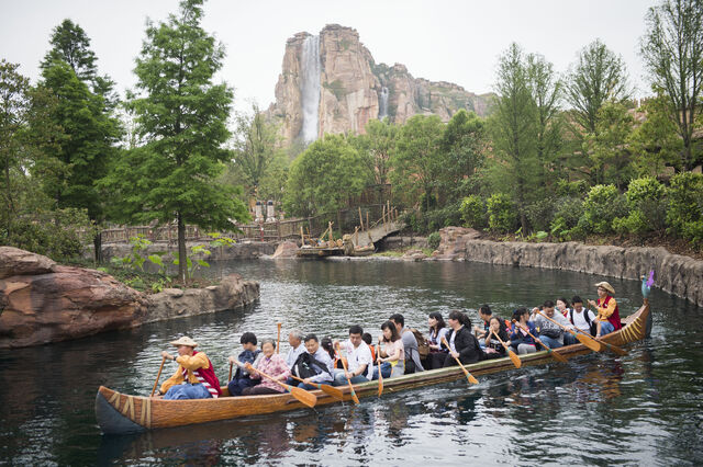 File:Shanghai Disneyland Special 04.jpg
