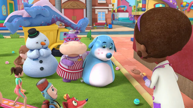 File:Hallie and chilly with an injured boppy.jpg