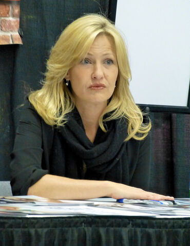 File:Joey Lauren Adams 01.jpg