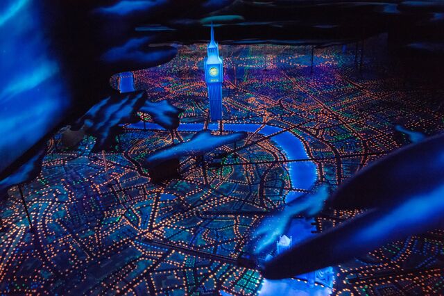 File:Peter-Pan’s-Flight-in-Shanghai-Disneyland’s-Fantasyland.jpg