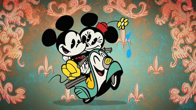 File:Mickey and Minnie in Croissant de Triomphe.jpg