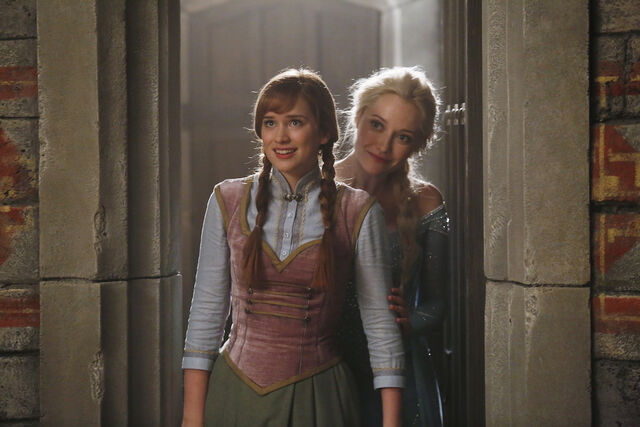 File:Anna-Elsa-OUAT1.jpg