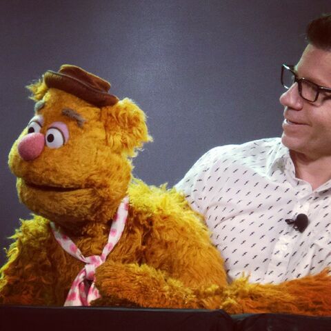 File:D23 2015 Eric Jacobson Fozzie.jpg