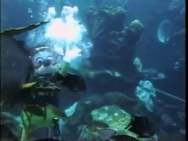 File:MickeyinUnderwater.jpg