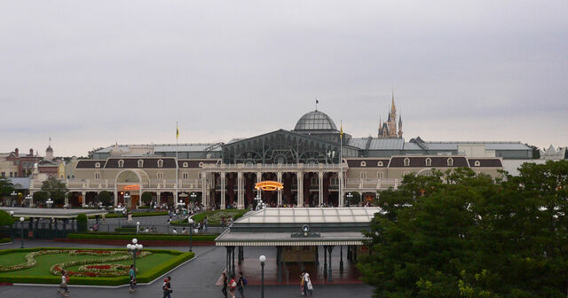 File:Tokyo Disneyland Main Entrance.jpg