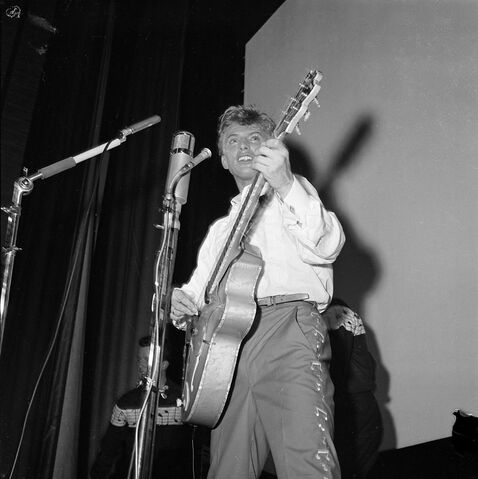 File:Tommy Steel 1957.jpg