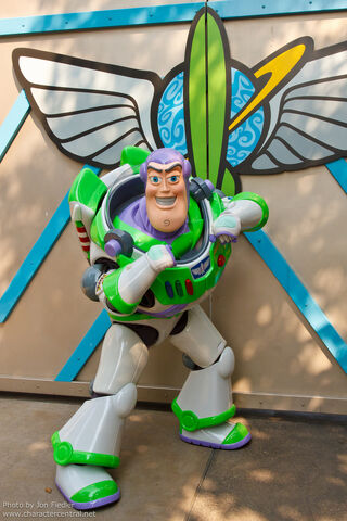 File:Buzz Lightyear HKDL.jpg