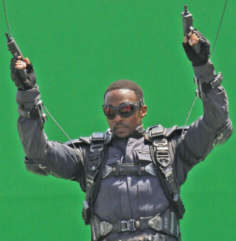 File:Anthonymackie-falcon-5.jpg