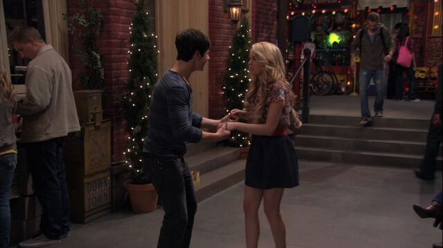 File:Wizards of Waverly Place - 3x26 - Moving On - Justin and Disguised Harper.jpg