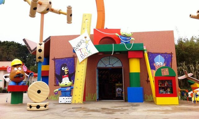 File:Andy's Toy Box HKDL.jpg