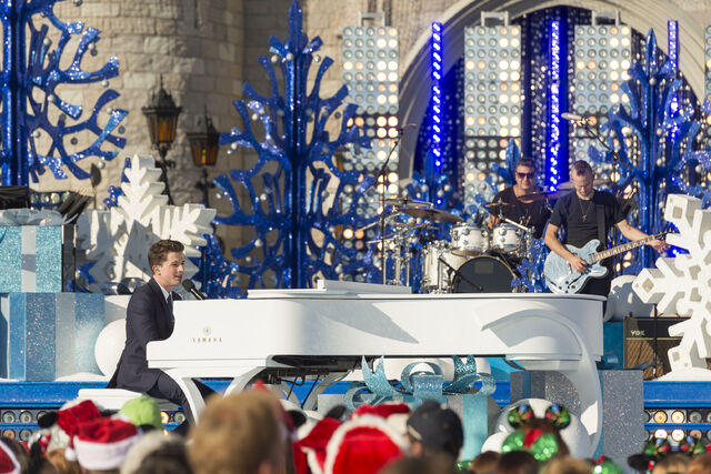 File:2015 Disney Parks Unforgettable Christmas Celebration 03.jpg