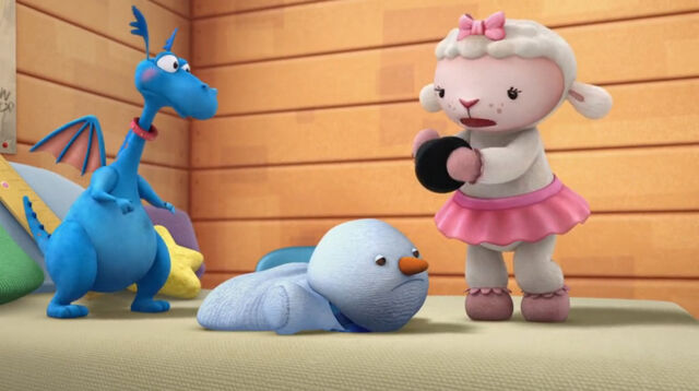 File:Lambie holds chilly's hat.jpg