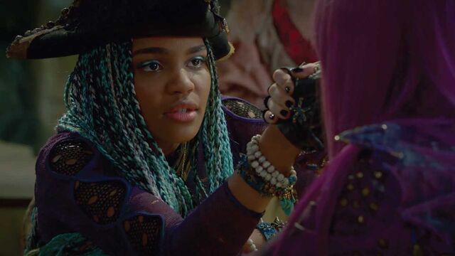 File:Descendants-2-32.jpg