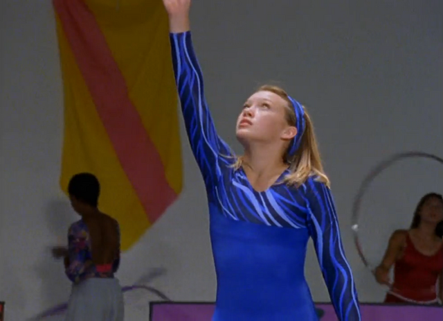 File:S1E05 Lizzie doing gymnastics.png