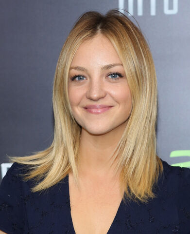 File:Abby Elliott.jpg