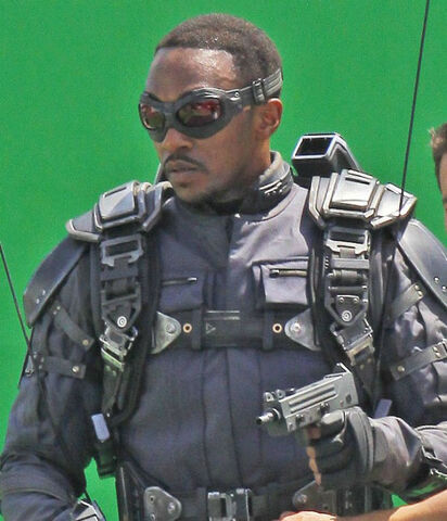 File:Anthonymackie-falcon-4.jpg