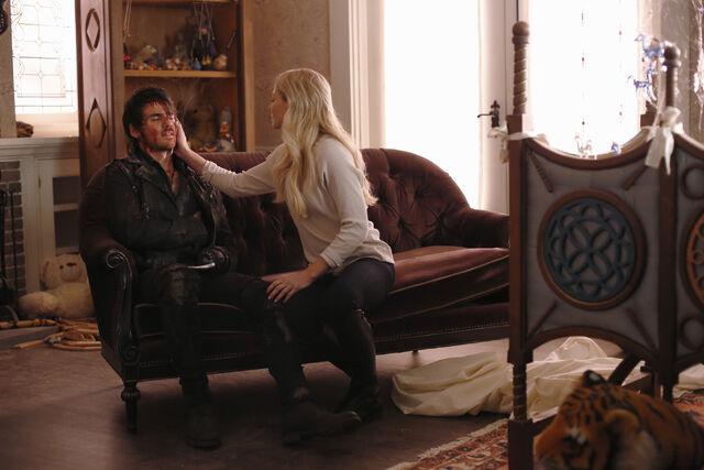File:OUAT S5 15 27.jpg