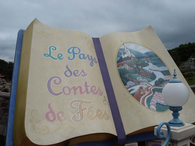 File:Storybook Land Canal Boats at Disneyland Paris.jpg