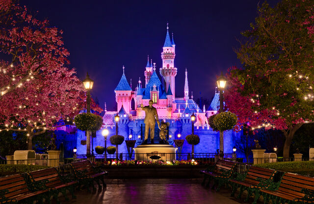File:Disneyland-spring-2012 327.jpg