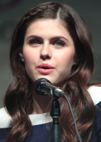 File:Alexandra Daddario April 2015.jpg