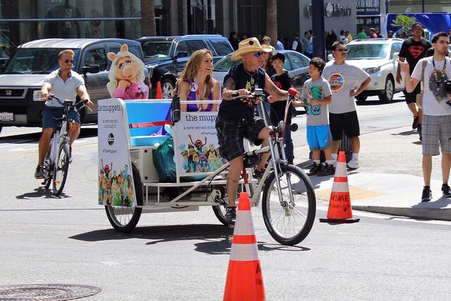 File:Ad-rickshaw.jpg