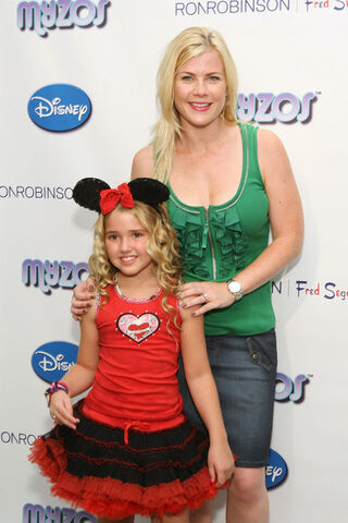 File:Myzos+Presents+Official+Launch+New+Disney+Dceche -WdAl.jpg