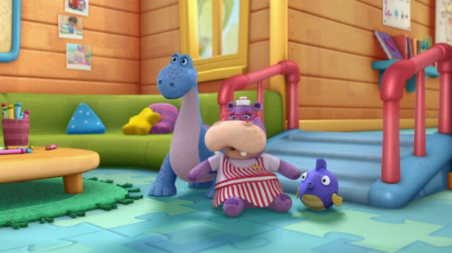 File:Hallie, squeakers and bronty.jpg