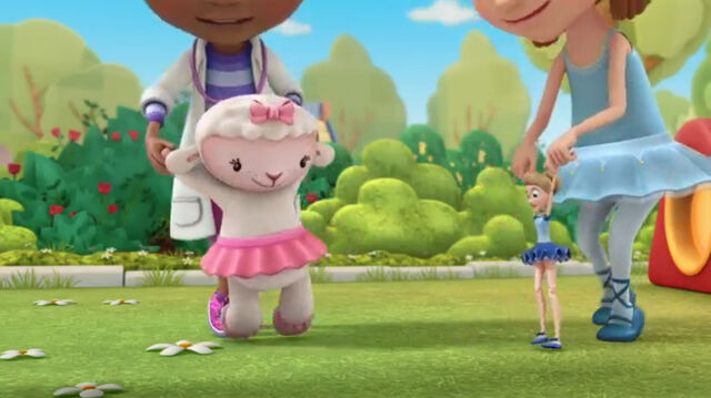 File:Lambie and bella2.jpg