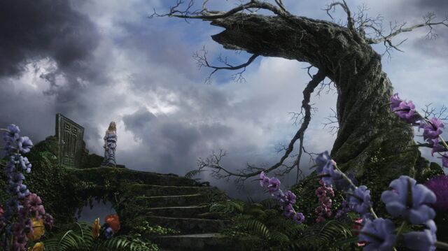 File:Alice-disneyscreencaps com-2001.jpg