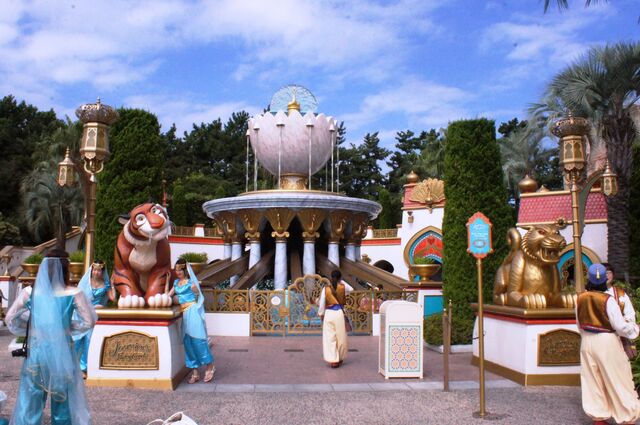 File:Jasmines-Flying-Carpets-Tokyo-DisneySea-1.jpg