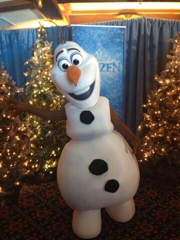 File:Olaf WDW Nov 2014.jpg