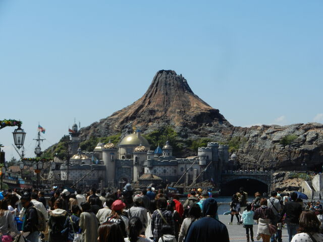 File:Mount Prometheus Tokyo DisneySea.jpg