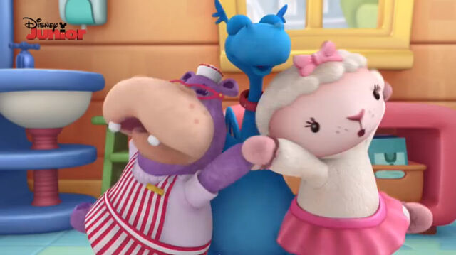 File:Stuffy, lambie and hallie singing.jpg