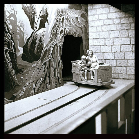 File:1958NighttimeSnowWhiteGramma.jpg