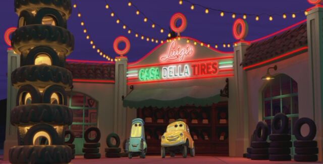 File:Casa Della Tires Neon.jpg