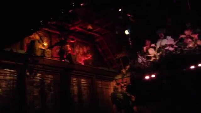File:Enchanted-Tiki-Room.jpg