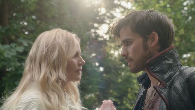 File:Once Upon a Time - 5x04 - The Broken Kingdom - Emma Hook.jpg