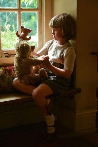 File:Will-tilston-as-christopher-robin-milne-in-the-film-untitled-a-a-milne-photo-by-david-appleby-2017-fox-searchlight-pictures.jpg