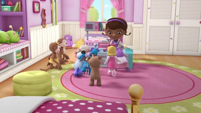 File:Doc-McStuffins-Season-3-Episode-12-Top-Lamb--Molly-Molly-Mouthful.jpg