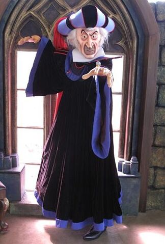 File:Judge Claude Frollo HKDL.jpg