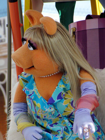 File:Disney'sHonoraryVoluntEarsCavalcade-PiggySkin.jpg