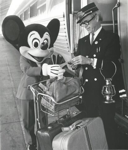 File:MickeyTrainTour.jpg
